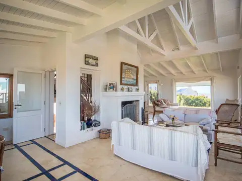 Casa en alquiler de 5 dormitorios en Punta Piedras 100