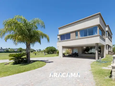 Casa 7 ambientes con 7 baños