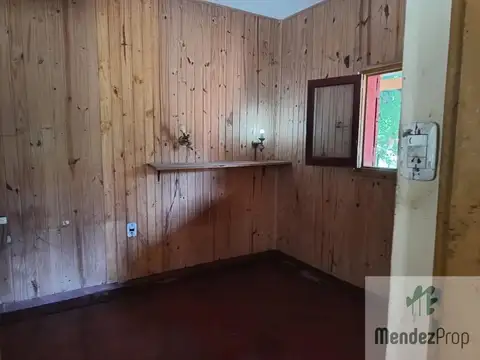 Casa Con Galpón en venta.