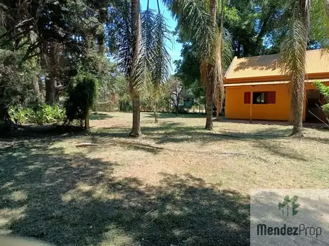 Casa Con Galpón en venta.