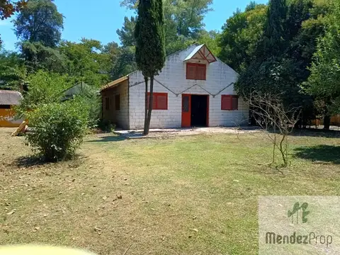 Casa Con Galpón en venta.