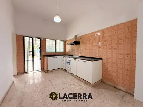 Casa en Alquiler con 4 cocheras