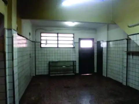 "PEREZOSOS ABSTENERSE..." Galpon de 160 m2 PB