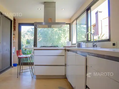 Casa en Venta con 4 cocheras