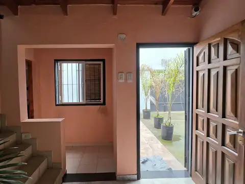 Casa 6 ambientes con 1 baño