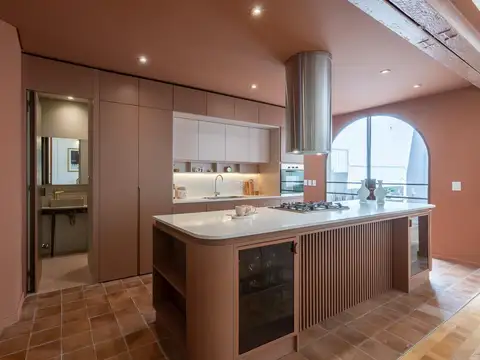 CASA EN VENTA DE 4 DORMITORIOS EN VENTA - BARRIO ABASTO