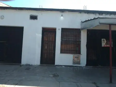 Venta Casa  3 ambientes con cochera en Banfield