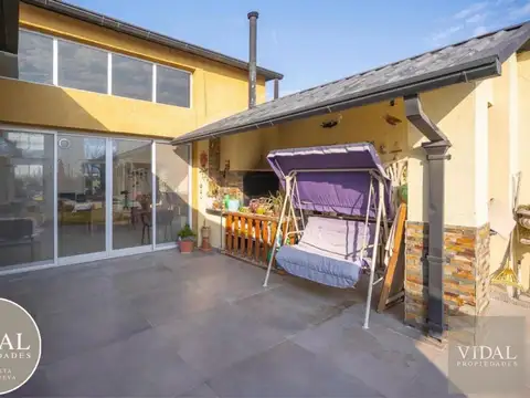Casa 5 ambientes con 2 baños