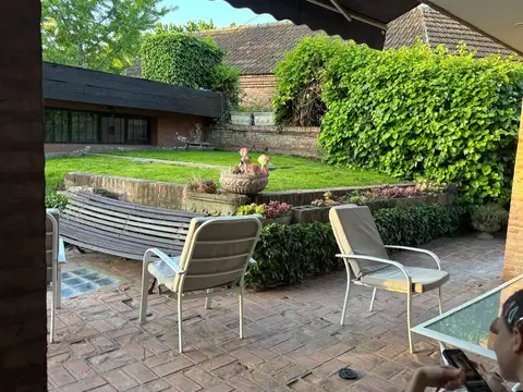 Casa 6 ambientes con 4 baños