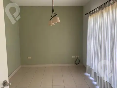 Casa 6 ambientes con 2 baños