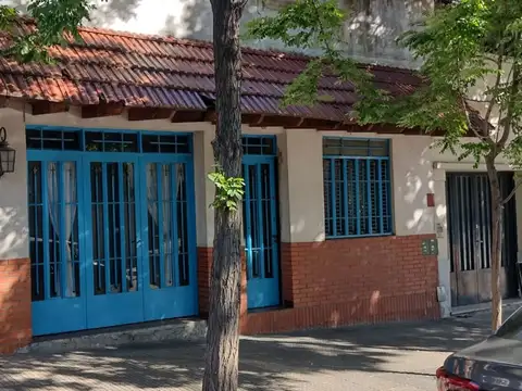 VENTA casa 4 amb. Mataderos con cochera y terraza
