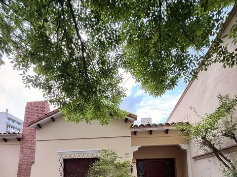 Casa en venta c/ cochera en centro