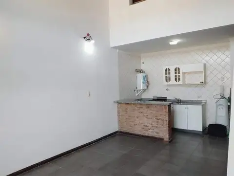 Amplio PH en alquiler 2 ambientes tipo loft en 1°piso