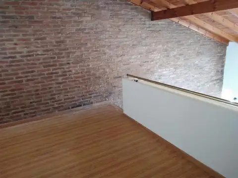 Amplio PH en alquiler 2 ambientes tipo loft en 1°piso