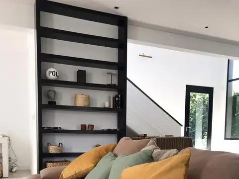 Casa 6 ambientes con 2 baños