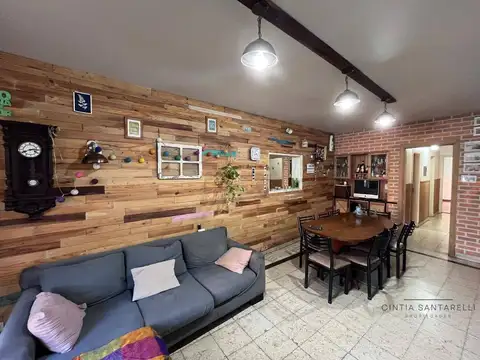 Casa en Venta con 2 cocheras