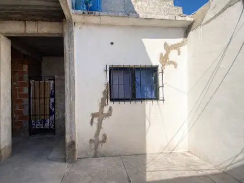 Casa 11 ambientes con 1 baño