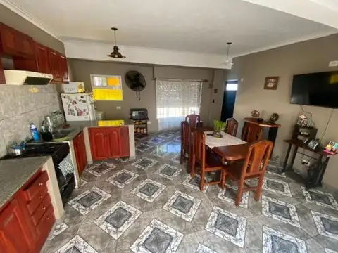 Depto Tipo Casa 4 ambientes con 2 baños