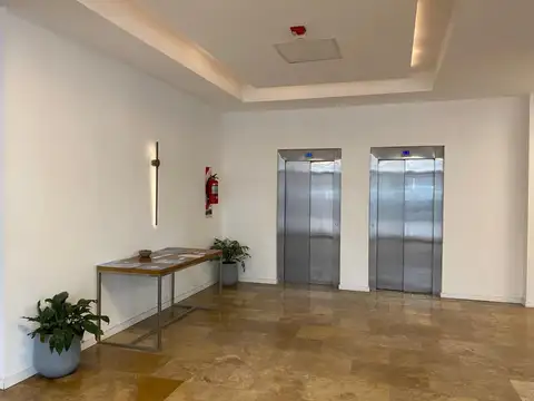 Oficina en Alquiler con 1 cochera