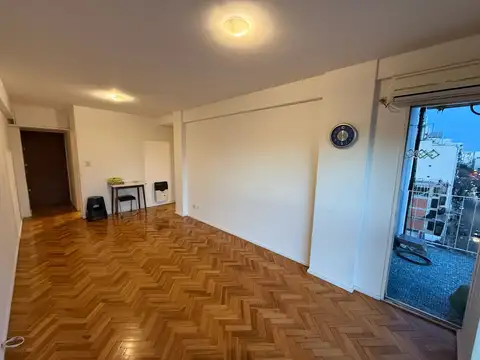 Muy buen departamento de 2 ambientes con balcón y vista abierta
