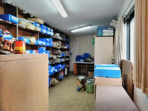 Venta Local 8,66x 18,40m2 5 Ambientes en Munro Con Patio