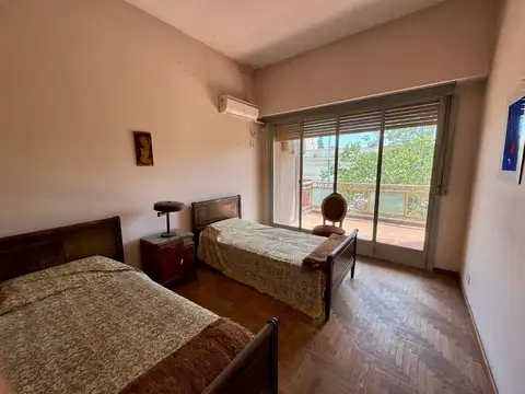 Casa 8 ambientes con 4 baños