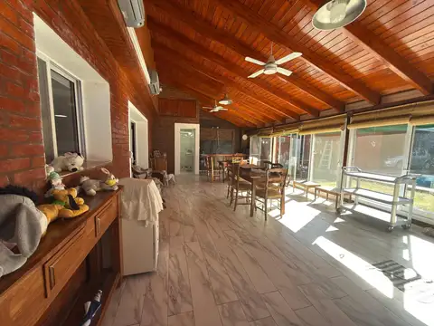 CASA 1 dormitorio con ascensor, quincho y pileta fisherton