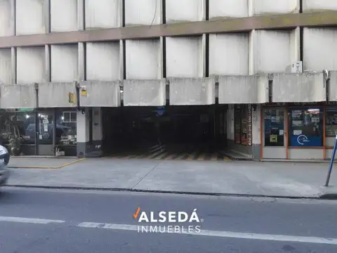 Cochera centro San Lorenzo y San Martin
