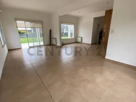 CASA EN DOS PLANTAS CON VISTA A LA ARBOLEDA