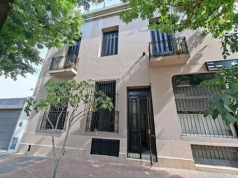 PH en planta baja doble acceso - Local, vivienda y sótano.  Boedo.