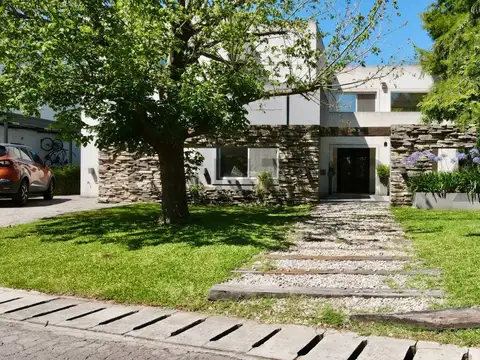 Venta de casa en Villa Olivos Garin Escobar cerca de Pilar 6 ambientes con pileta