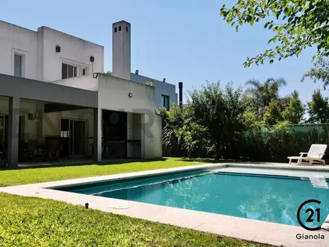 Venta de casa en Villa Olivos Garin Pilar 4 dormitorios con pileta