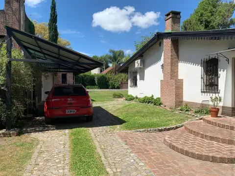 VENTA CASA 4 AMBIENTES EN DE VICENZO CHICO