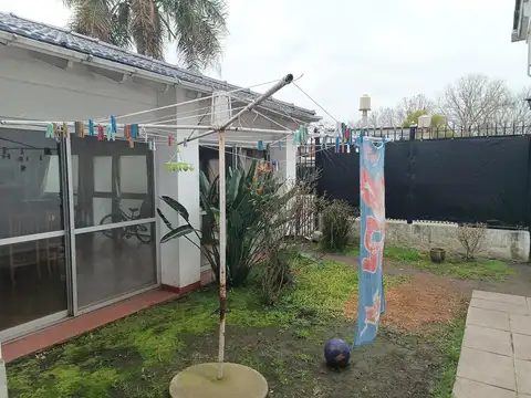 Casa 5 ambientes con 2 baños