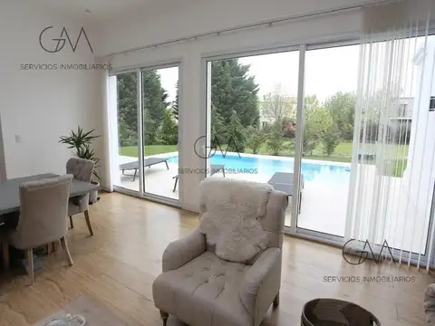 Casa 6 ambientes con 5 baños
