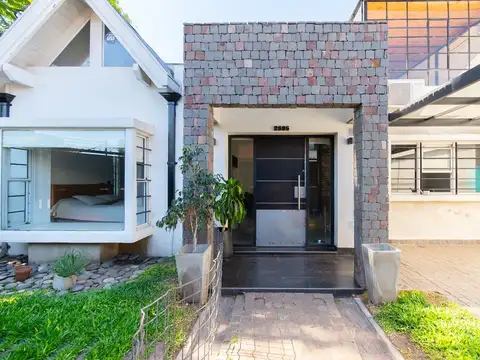 CASA EN VENTA EN CASTELAR NORTE 3 AMBIENTES