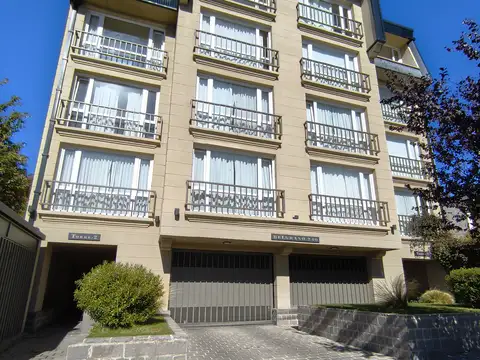 Departamento con vista al lago Nahuel Huapi en Barrio Belgrano, con cochera y baulera