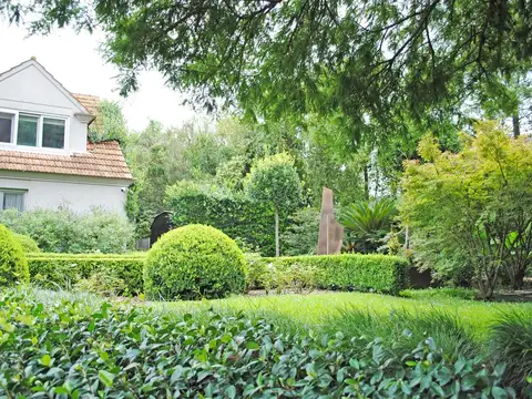 Casa 10 ambientes con 6 baños