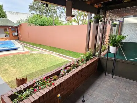 CASA VENTA 4 AMBIENTES BERNAL OESTE PILETA QUINCHO