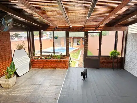 Casa en Venta con 2 cocheras
