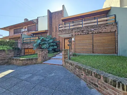 VENTA CASA 6 AMBIENTES EN VILLA ADELINA