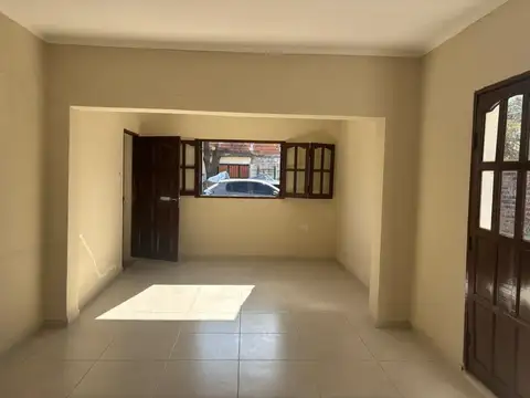 Casa 4 ambientes con 1 baño