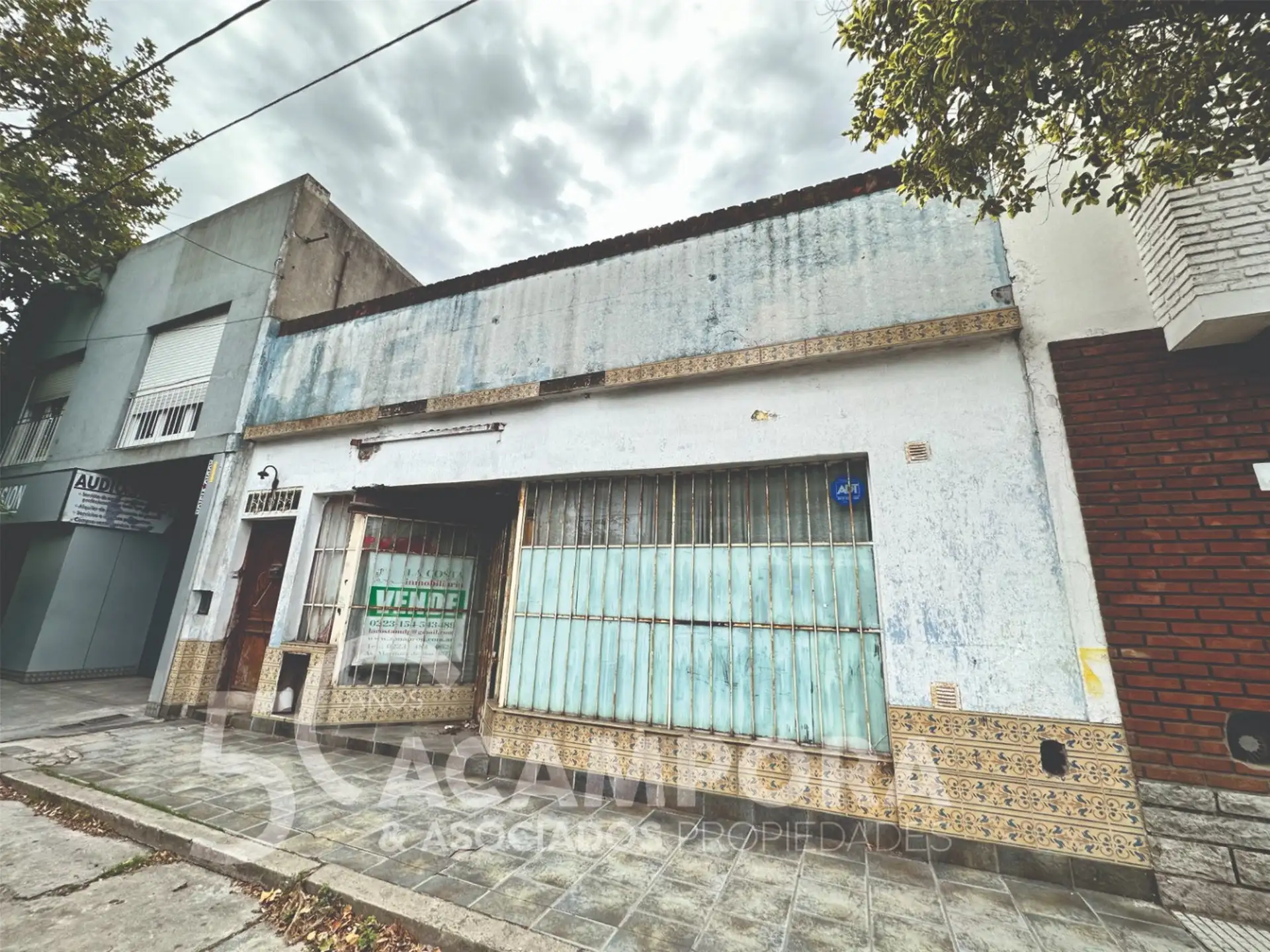 Terreno 375m² en Barrio San Juan — Apto Edificio