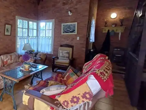 Casa 5 ambientes con 4 baños