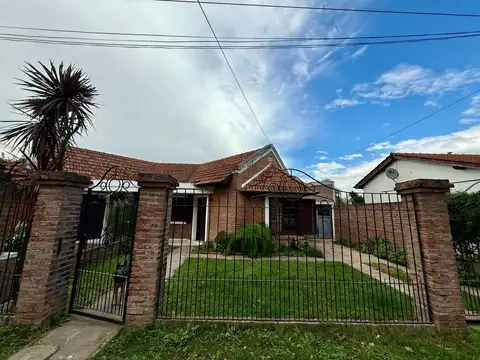 CASA EN VENTA EN PERGAMINO CON PATIO