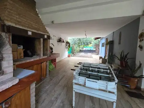 Casa en Venta con 3 cocheras