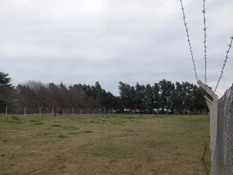 Se vende lote de 3590m2 en barrio el cruce