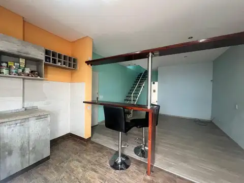 Depto Tipo Casa 4 ambientes con 2 baños