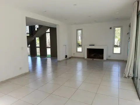 CASA 5 AMB. EN VENTA B° ALVEAR DE BENAVIDEZ