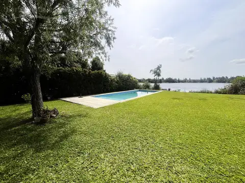Venta de casa a la laguna en Santa Catalina